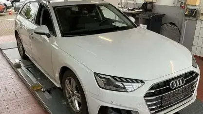 Gebraucht Audi A4 Advanced Plus 150 PS (110 kW) 2024 Weiß Kombi
