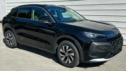 Neu VW T-Roc Life 150 PS (110 kW) 2026 Wolf grey metallic SUV