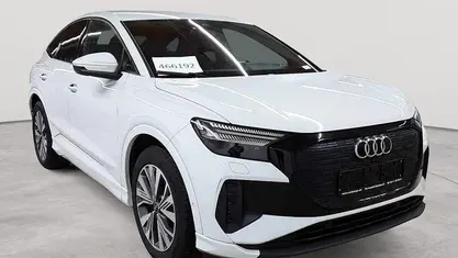 Gebraucht Audi Q4 Sportback e-tron Comfort 150 kW (204 PS) 2023 Gletscherweiss metallic SUV