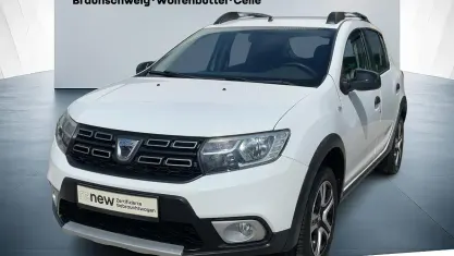 Gebraucht Dacia Sandero Celebration 90 PS (66 kW) 2018 Gletscherweiss (weiß)