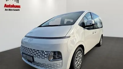 Gebraucht Hyundai Staria Trend 224 PS (164 kW) 2025 Weiss Van / Kleinbus