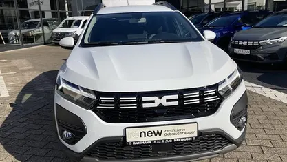 Weiß Gebraucht 2024 Dacia Jogger Expression Van / Kleinbus | 19.450 € (Fairer Preis)