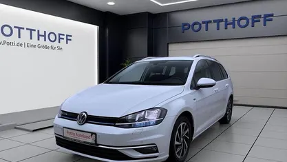 Gebraucht VW Golf VII Join 131 PS (96 kW) 2018 Oryxwhite perlmutteffekt Kombi