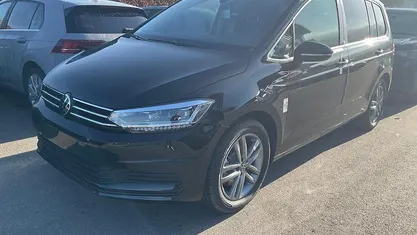 Neu VW Touran Comfortline 150 PS (110 kW) 2026 Grenadilla black metallic Van / Kleinbus