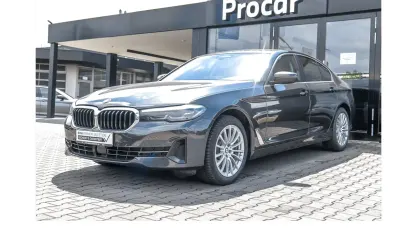 Gebraucht BMW 520 Sport Line 190 PS (139 kW) 2023 Grau Limousine