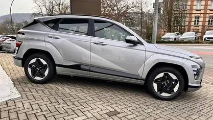 Gebraucht Hyundai Kona 114 kW (156 PS) 2024 Shimmering silver SUV
