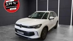 Pure white (weiß) Gebraucht 2024 VW Tiguan Life SUV | 34.775 € (Fairer Preis)