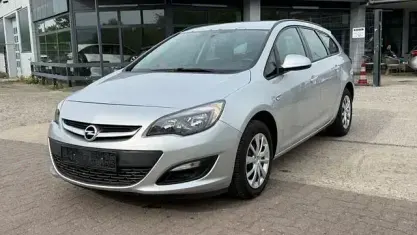 Gebraucht Opel Astra Edition 140 PS (102 kW) 2016 Silber Kombi