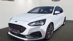 Frostweiß Gebraucht 2021 Ford Focus ST Limousine | 27.980 € (Fairer Preis)