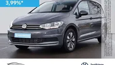 Grau Gebraucht 2024 VW Touran Move Van / Kleinbus | 37.649 € (Fairer Preis)