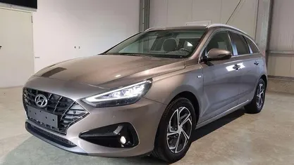 Silkybronze Gebraucht 2024 Hyundai i30 Edition Kombi | 24.079 € (Fairer Preis)