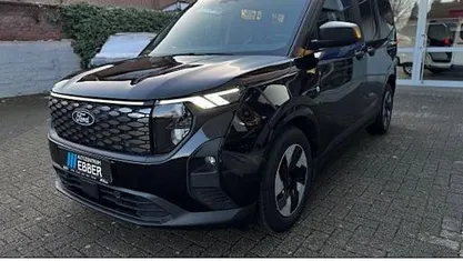 Schwarz Gebraucht 2025 Ford Tourneo Courier Trend Van / Kleinbus | 28.982 € (Superpreis)