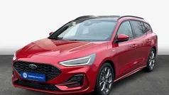 Fantasticrot metallic Gebraucht 2023 Ford Focus ST-Line Kombi | 24.500 € (Guter Preis)