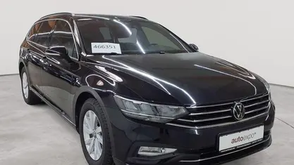 Gebraucht VW Passat Business 150 PS (110 kW) 2023 Deep black perleffekt Kombi