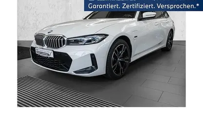 Weiß Gebraucht 2022 BMW 330e M Sport Kombi | 35.400 € (Fairer Preis)