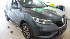 Grau Gebraucht 2021 Renault Kadjar Zen SUV | 19.450 € (Fairer Preis)