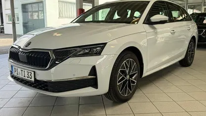 Gebraucht Skoda Octavia Selection 150 PS (110 kW) 2025 : moonweiß metallic Kombi