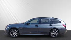 Grau Gebraucht 2022 BMW 330e Sport Line Kombi | 29.990 € (Fairer Preis)