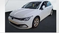 Pure white Gebraucht 2024 VW Golf VIII Life Limousine | 21.990 € (Guter Preis)
