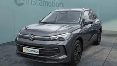 Grau Gebraucht 2024 VW Tiguan Life SUV | 37.090 € (Fairer Preis)