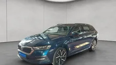 Lavablau metallic Gebraucht 2022 Skoda Octavia Clever Kombi | 21.890 € (Guter Preis)