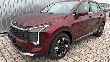 Neu Kia Sportage Urban 150 PS (110 kW) 2026 Magmarot metallic SUV