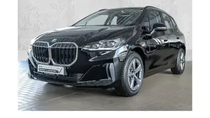 Gebraucht BMW 230e Active Tourer Luxury Line 326 PS (239 kW) 2025 Schwarz Van / Kleinbus