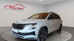Weiss Gebraucht 2023 Skoda Karoq SportLine SUV | 32.885 € (Fairer Preis)
