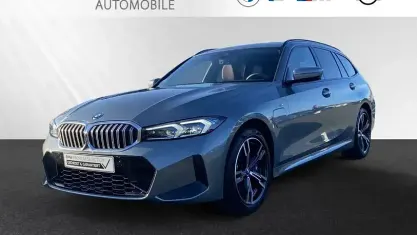 Gebraucht BMW 330e M Sport 292 PS (214 kW) 2024 Skyscraper grau metallic Kombi