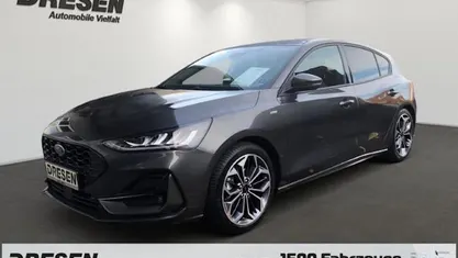Grau Gebraucht 2025 Ford Focus ST-Line Limousine | 25.990 €