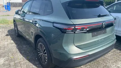 Neu VW Tiguan Life 150 PS (110 kW) 2026 Cipressinogrün metallic SUV