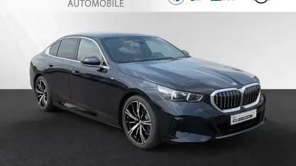 Gebraucht BMW 530e M Sport 299 PS (219 kW) 2025 Carbonschwarz metallic Limousine