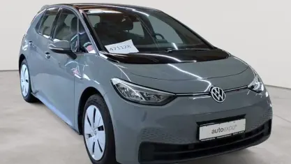 Gebraucht VW ID.3 Pro Performance 150 kW (204 PS) 2023 Mondsteingrau/ dach schwarz Kleinwagen