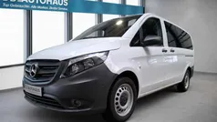 Weiß Gebraucht 2023 Mercedes Vito Van / Kleinbus | 39.560 € (Fairer Preis)