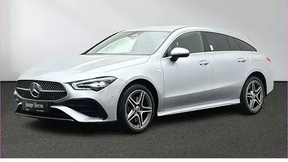 Gebraucht Mercedes CLA250e Shooting Brake AMG 218 PS (160 kW) 2025 Lack hightechsilber Kombi