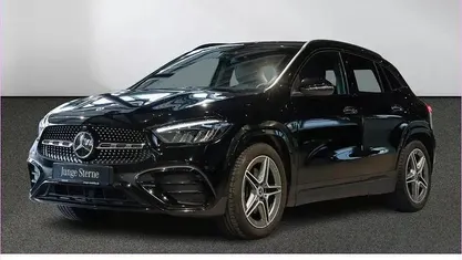 Unilack nachtschwarz Gebraucht 2024 Mercedes GLA200 AMG SUV | 35.440 € (Fairer Preis)