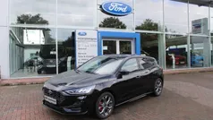 Obsidianschwarz metallic Gebraucht 2023 Ford Focus ST-Line X Limousine | 25.950 € (Fairer Preis)