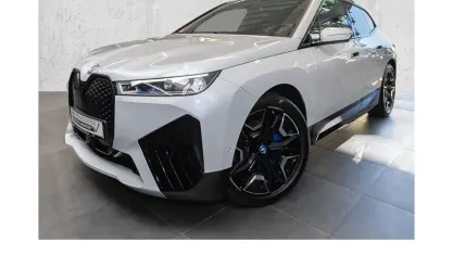 Gebraucht BMW iX M Sport 239 kW (326 PS) 2023 Weiß SUV