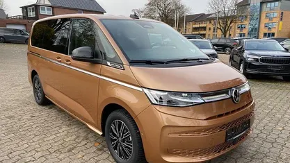 Copper bronze metallic Neu 2025 VW Multivan Style Van | 56.980 € (Guter Preis)