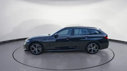 Gebraucht BMW 318 M Sport 156 PS (114 kW) 2025 Schwarz Kombi