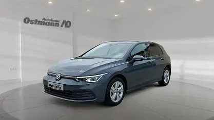 Gebraucht VW Golf VIII Life 131 PS (96 kW) 2023 Grau Limousine