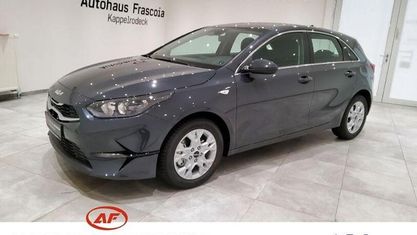 Używany Kia Ceed Vision 99 KM (72 kW) 2024 Czarny Hatchback