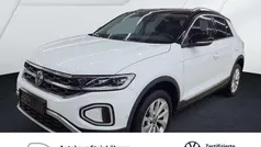 Pure white (weiß) Gebraucht 2024 VW T-Roc Style SUV | 27.775 € (Guter Preis)