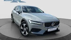 Vapour grey (grau) Gebraucht 2024 Volvo V60 CC Plus Kombi | 46.960 € (Fairer Preis)