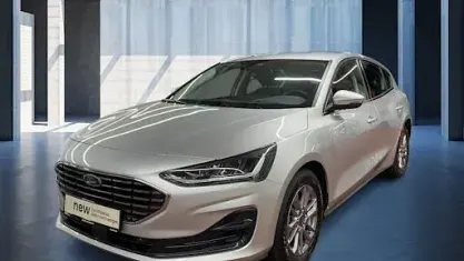 Gebraucht Ford Focus Titanium 126 PS (92 kW) 2023 Silber Limousine