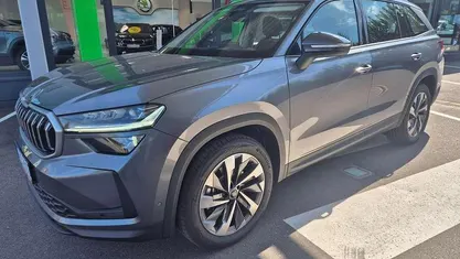 Graphitegrau metallic Gebraucht 2025 Skoda Kodiaq Selection SUV | 50.980 € (Fairer Preis)