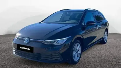Gebraucht VW Golf VIII Life 150 PS (110 kW) 2022 Deep black pearlescent Kombi