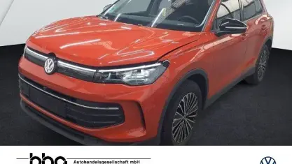 Gebraucht VW Tiguan Life 150 PS (110 kW) 2025 Rot SUV