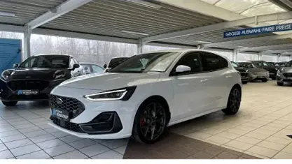 Gebraucht Ford Focus ST 280 PS (205 kW) 2023 Weiß Limousine