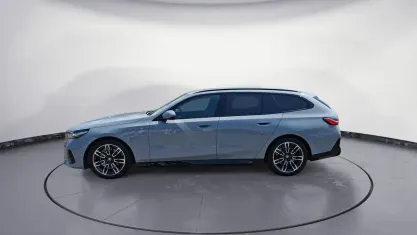 Gebraucht BMW 520 M Sport 197 PS (144 kW) 2024 Grau Kombi